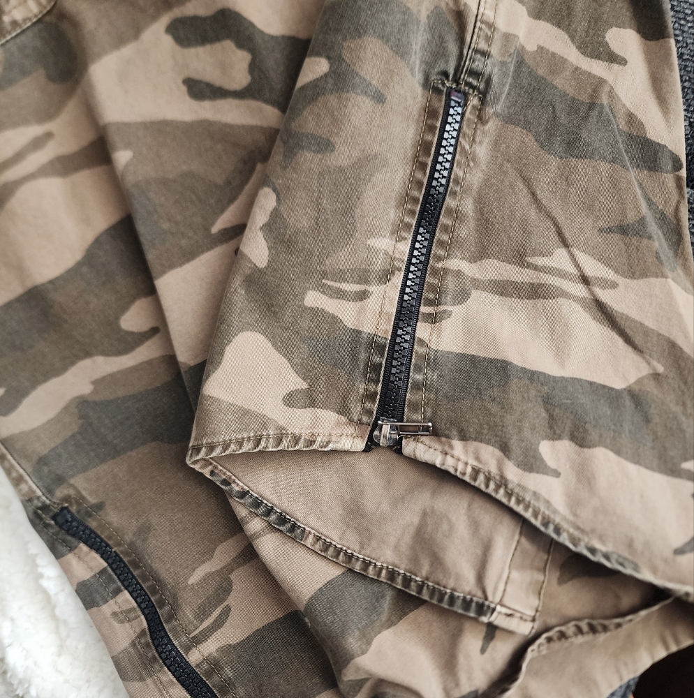 Mens Medium Zip Code 1992 Camo Button Down Shacket EUC. - Picture 5 of 5